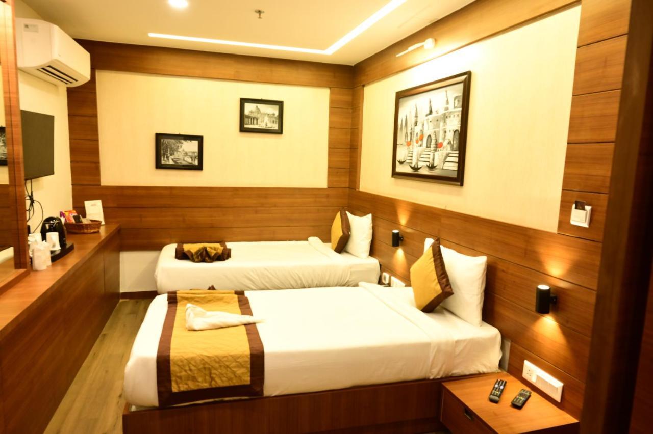 Hotel Silkhouse Premier Danapur Exterior photo