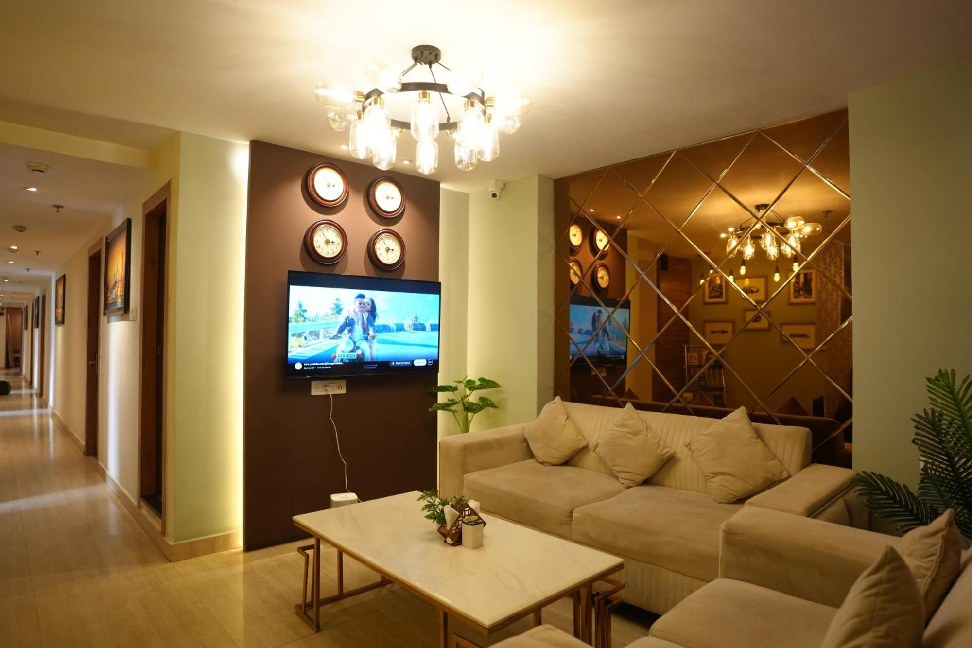 Hotel Silkhouse Premier Danapur Exterior photo
